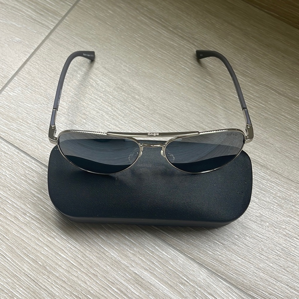 Revo Polarized Sunglasses. For beach or on the slopes Silver/Grey, barely worn!